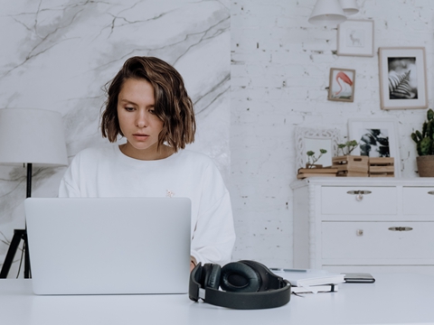 跨境賣家收到“收入與平臺(tái)數(shù)據(jù)不符”短信如何處理？