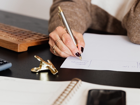 香港公司架構(gòu)如何助力跨境賣家解決三大痛點？稅務(wù)優(yōu)化與合規(guī)指南