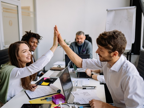 香港公司實質(zhì)經(jīng)營能否規(guī)避CRS？中國投資者合規(guī)策略與機遇解析